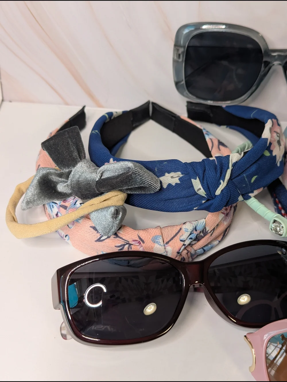 Stylish Women's Pink Sunglasses with Floral Headbands